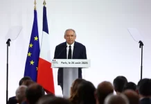 Francia: l’esecutivo Bayrou a rischio