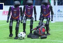 Partita di calcio tra robot Robot