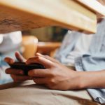 Si ritorna a scuola ma senza smartphone