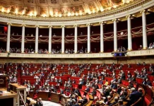 Francia, legge di bilancio fa esplodere lo scontro politico Francia caduta del Governo