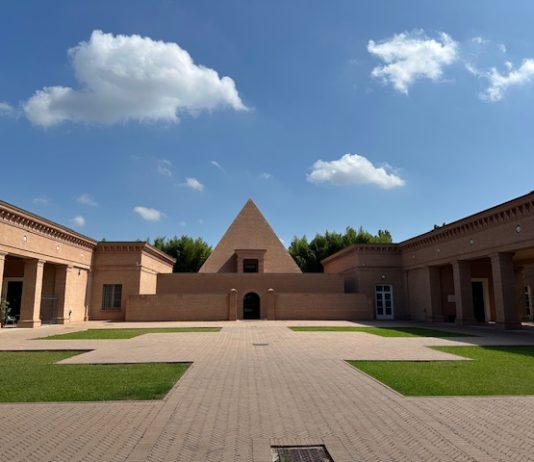 Al Labirinto della Masone una mostra sui picchiotti in ferro labirinto_della_masone