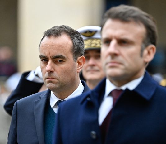Francia, dopo Bayrou si dimette anche Lecornu: è crisi di Governo Francia Lecornu crisi Governo