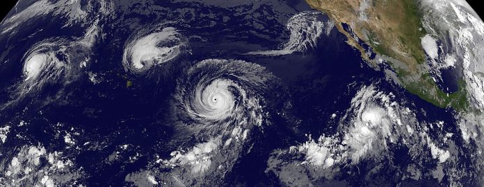 Four_Tropical_Cyclones_Across_the_Entire_Pacific_Ocean_(21057720552) Cicloni tropicali