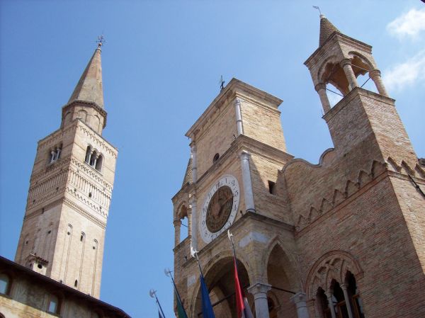 Pordenone-Palazzo_comunale_e_campanile_del_Duomo_di_San_Marco Pordenone Capitale Cultura 2027