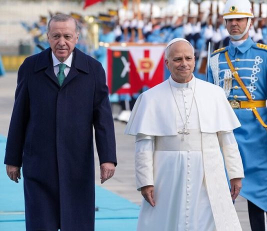 Leone XIV tra Turchia e Libano: un viaggio per la pace e il dialogo Papa Leone Turchia Libano