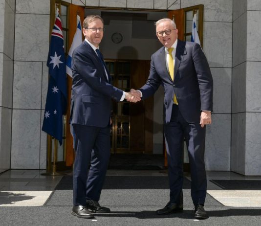 Herzog in Australia, proteste e tensioni a Sydney Herzog Australia proteste Albanese
