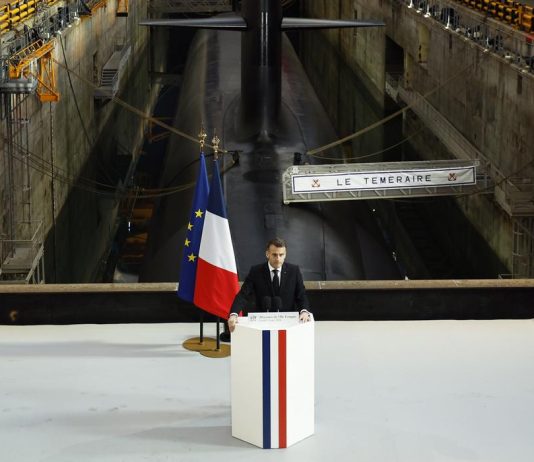 Macron potenzia testate nucleari per ombrello europeo Macron testate nucleari