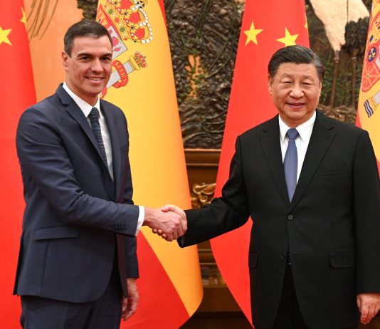Pedro Sánchez, a Pechino, fa sul serio