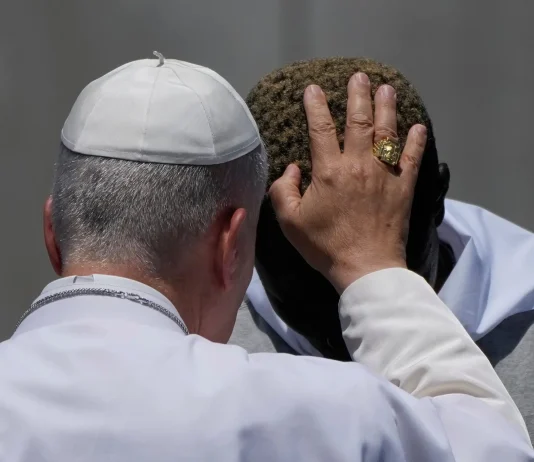I migranti al centro delle ultime tappe spagnole di Papa Leone XIV migranti Papa Leone