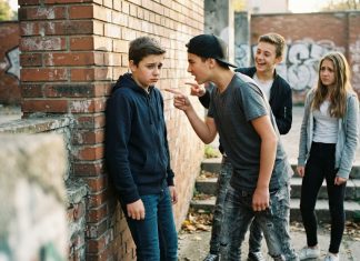 Smartphone e tragedie: quando la morte diventa show Smartphone e tragedie