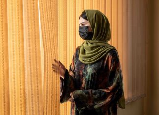 Donne afghane: 5 anni di resistenza tra arte, diritti e speranza Donne afghane