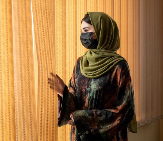 Donne afghane: 5 anni di resistenza tra arte, diritti e speranza Donne afghane