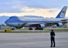 Trump in volo segreto: minaccia Iran e cambio aereo Trump vola in segreto