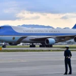Trump in volo segreto: minaccia Iran e cambio aereo Trump vola in segreto