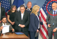 New York, polemica: Mamdani dà penna a consulente legale Mamdani penna
