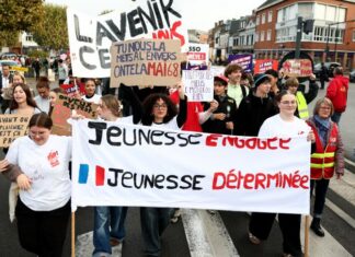 Studenti contro il sistema: la crisi della scuola in Francia Studenti